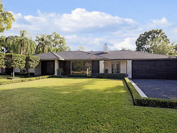 SITUATED ON A LARGE LOT IN THE MIDDLE OF THE BLOCK ON A TREE LINED STREET IN DESIRABLE AFTON OAKS, THIS GEM IS BOTH PERFECTION AND SOPHISTICATION.