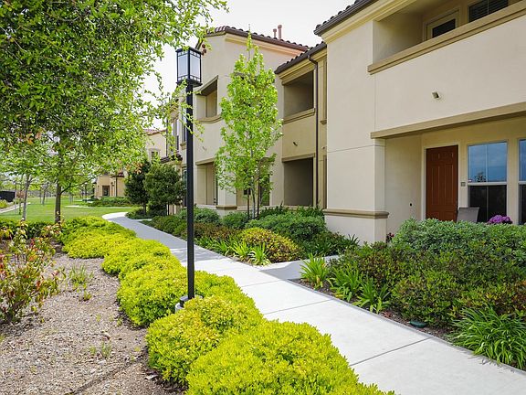 3rd image of 11135 Taloncrest Way Unit 22