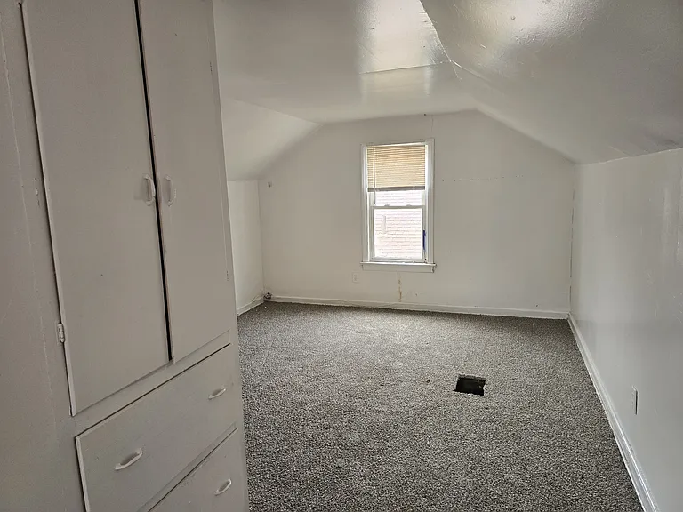 10031 Sorrento Ave — Photo 2