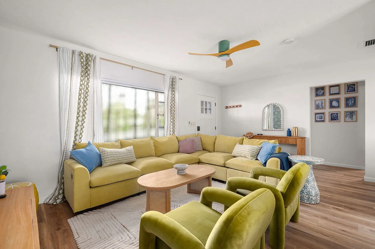3 bed, 2.0 bath, 1291 sqft, $8,282 — Photo 4