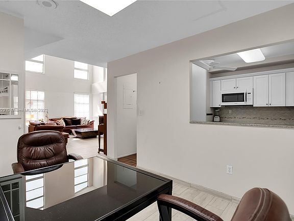 5th image of 2730 NE 183rd St APT Townhouse 06