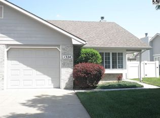1324 Wood Bridge Ct, Hutchinson, KS 67502