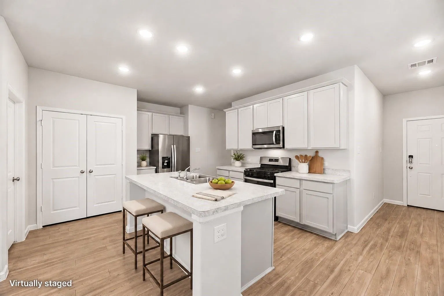 4 bed, 2.5 bath, 1583 sqft, $1,895 — Photo 3