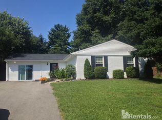 3918 Riveroaks Ln, Louisville, KY