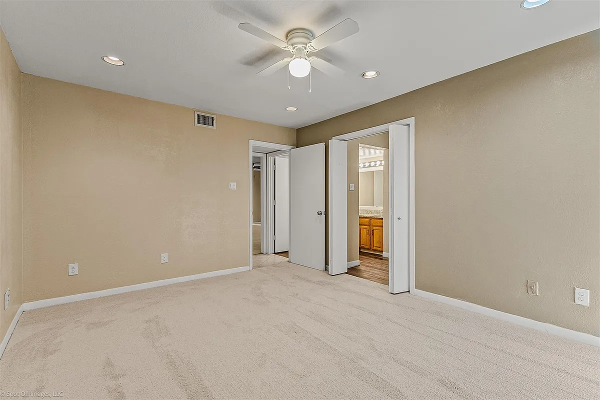 Building Photo - 925 Signal Ridge Pl