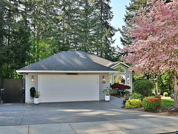 3rd image of 4227 Cloudview Dr S