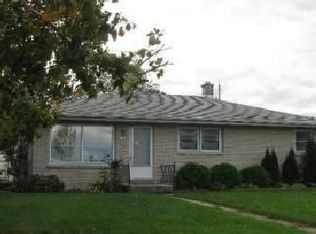 4085 S Lake Dr, St Francis, WI 53235