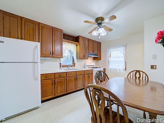 5th image of 1466 Linden St
