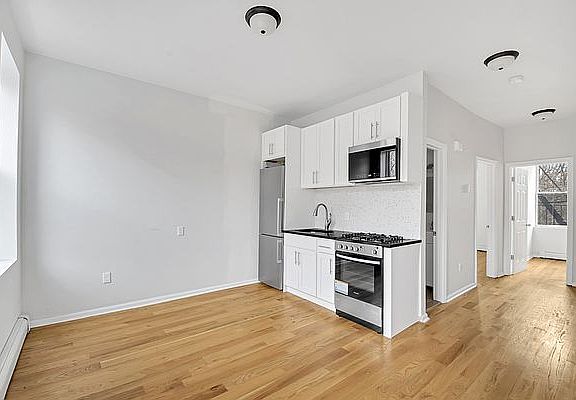 2nd image of 184 Herkimer St #2