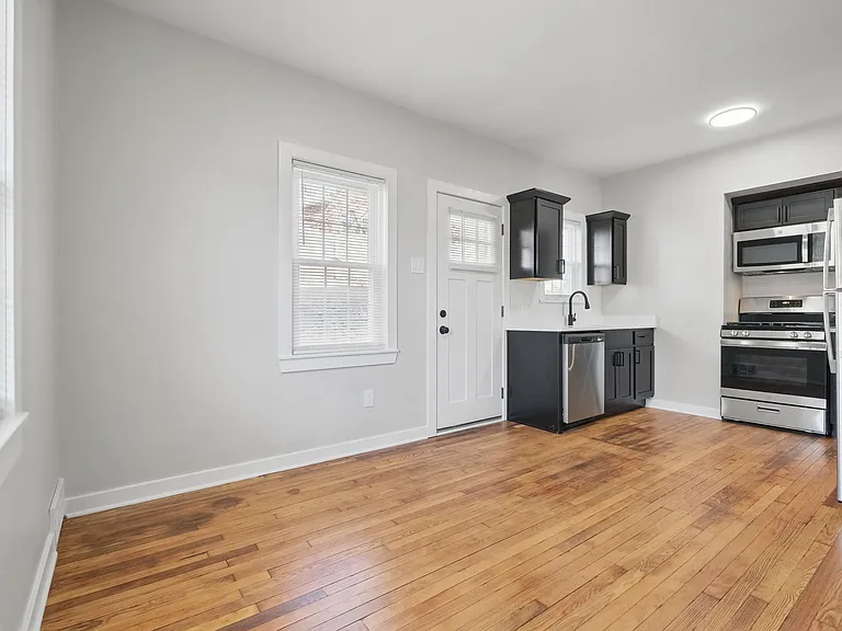 310 W Riverview Ave #1 — Photo 2