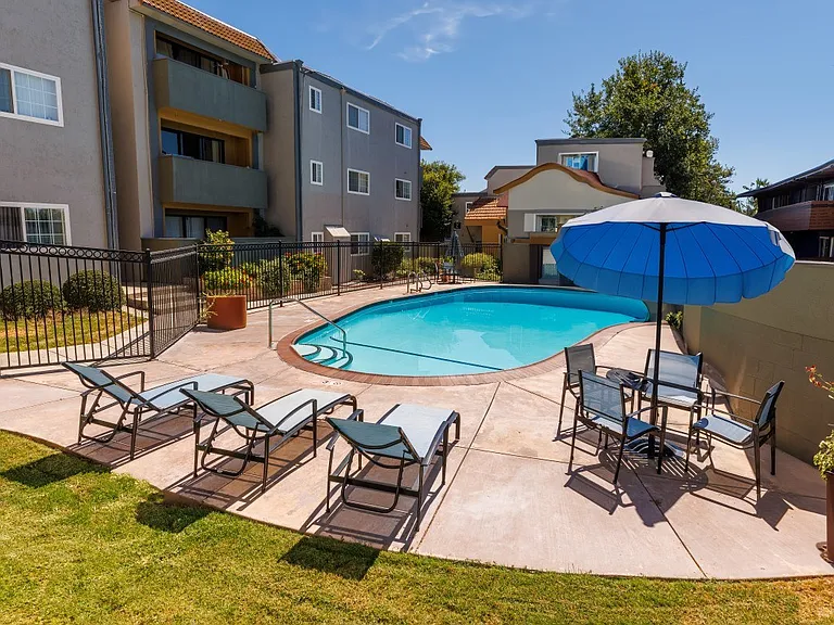 Amador Heights Apartments — Photo 3
