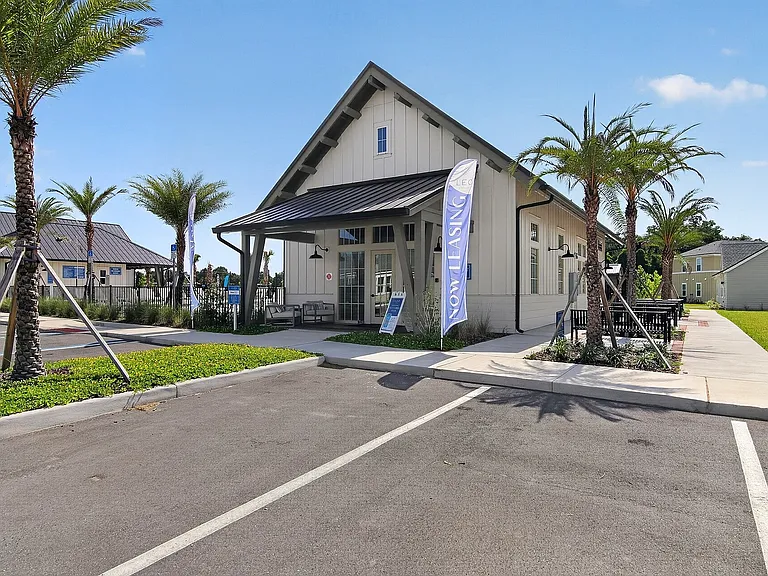 LEO at Wildwood - Single Family Rental Homes — Photo 14