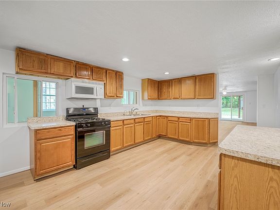 5th image of 7573 Murray Ave