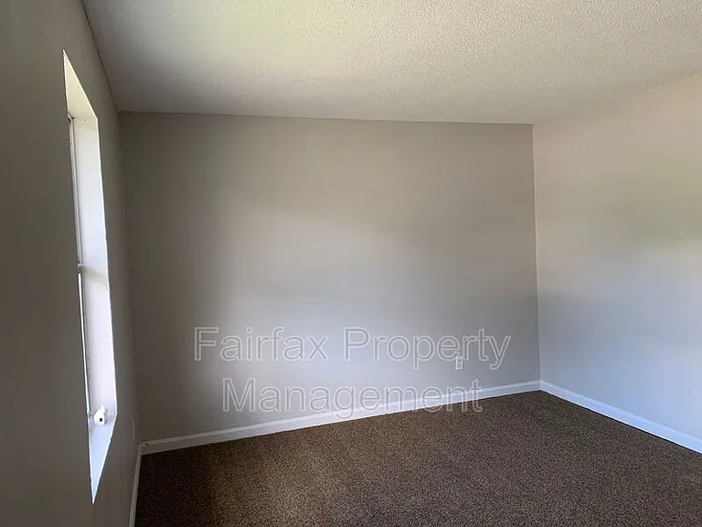 1427 Cherrycrest Dr — Photo 29