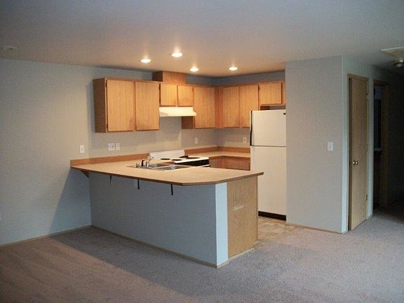 4th image of 5214 Grove St #B