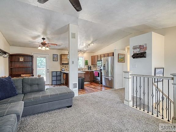3rd image of 2872 Pam St