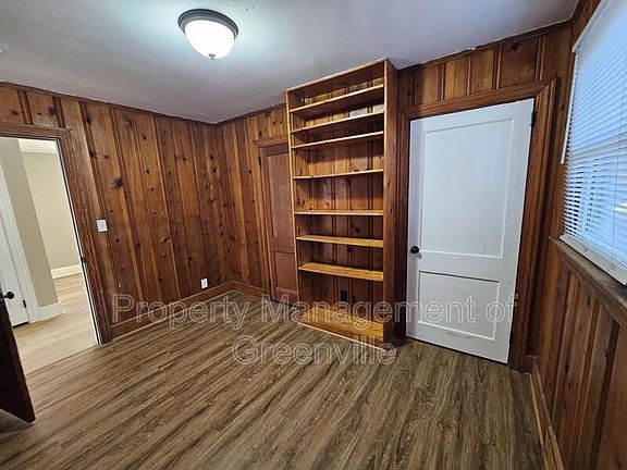 5th image of 436 Potomac Ave