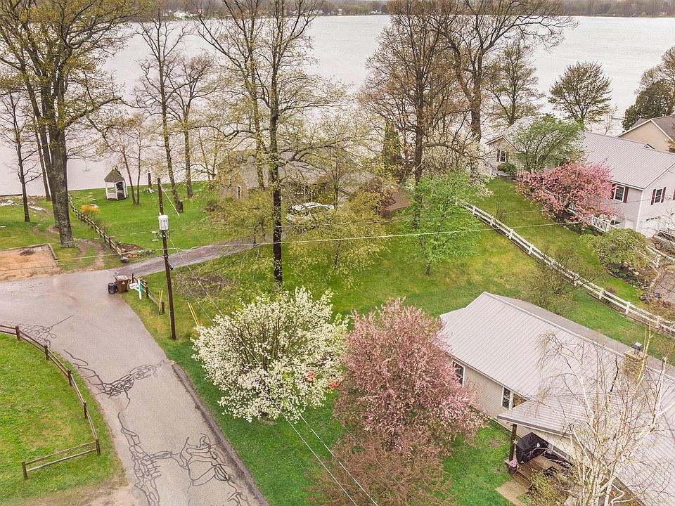 1st image of Woodland Dr
