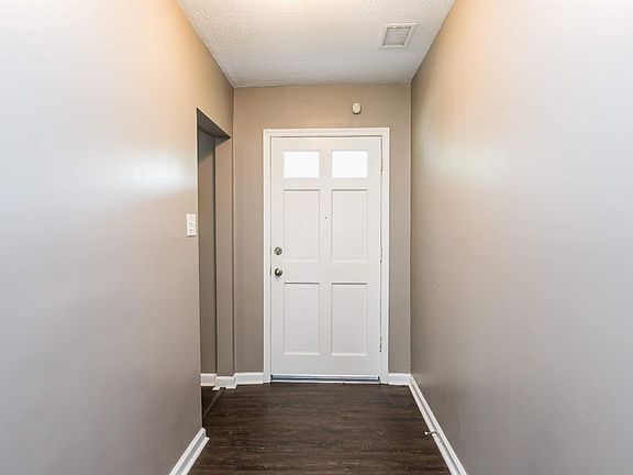 3rd image of 410 Douglas Ave