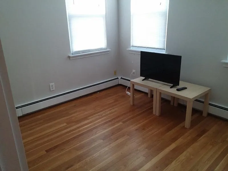 3 bed, 1.0 bath, 600 sqft, $3,800 — Photo 1