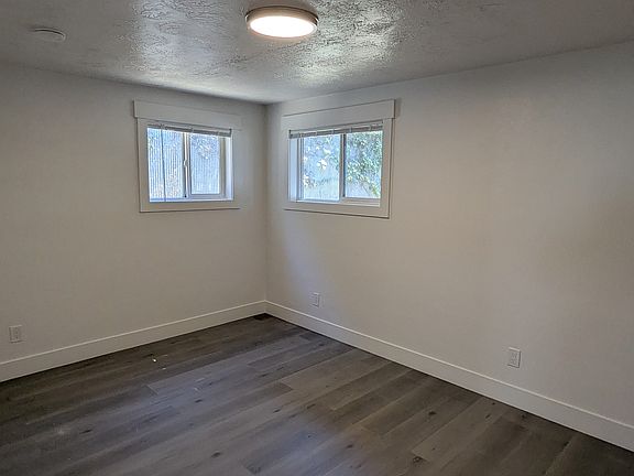 5th image of 674 Hawthorne Ave NE