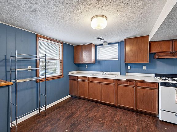 4th image of 804 8th Ave S