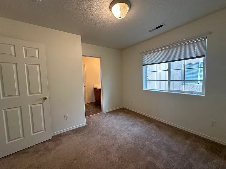 4047 Thoroughbred Ave SE — Photo 45
