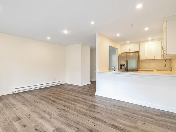 2nd image of 14332 Lenora Pl N APT 201