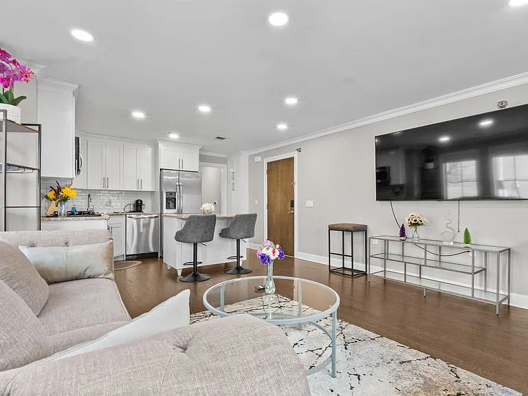 200 Laird Ave #101 — Photo 5