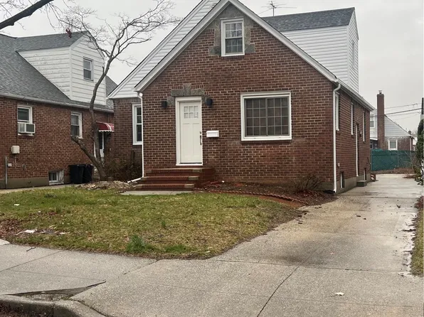 82-09 255 Street, Glen Oaks, NY 11004