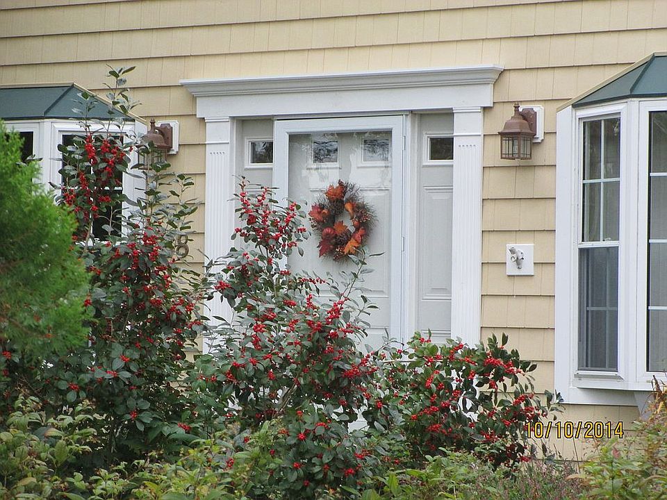 2nd image of 88 Blue Point Ave