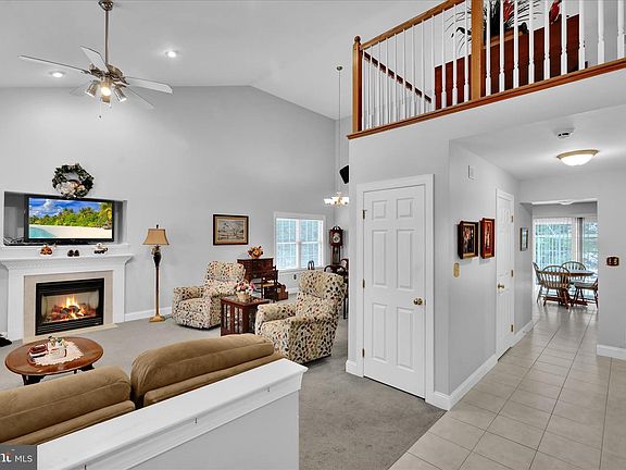 4th image of 110 S Cacoosing Dr