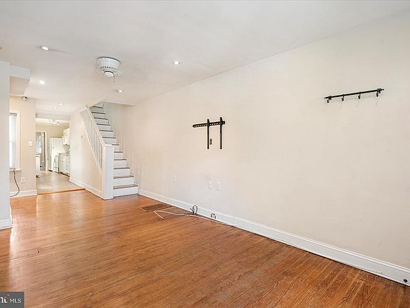 4th image of 515 S Milton Ave