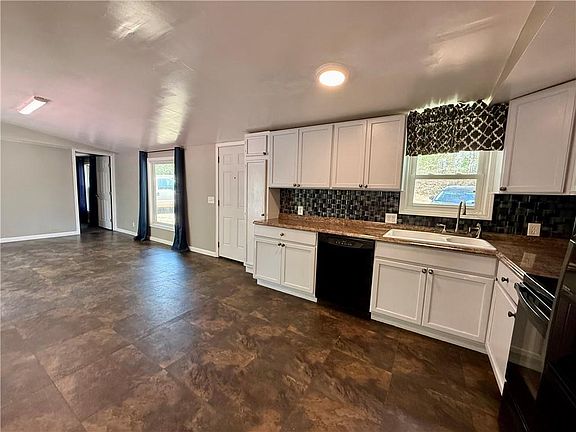 3rd image of 134 Delay St