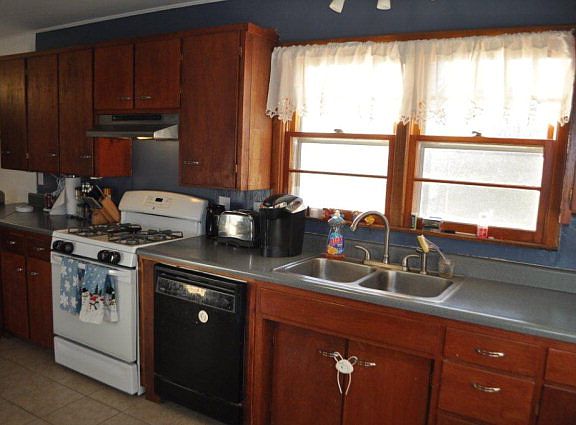 3rd image of 1706 Cottage Grove Pl