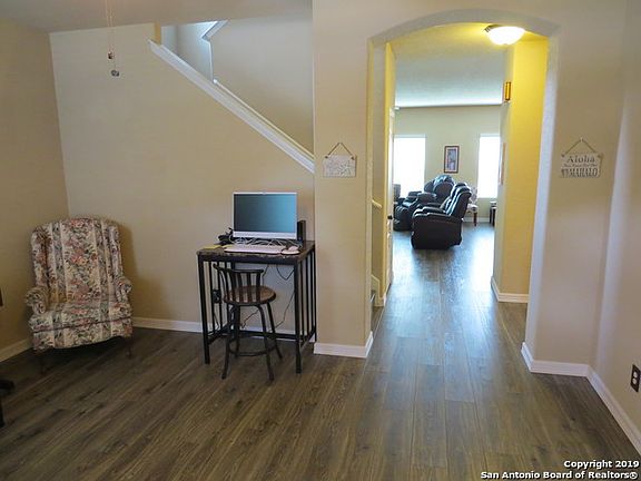 3rd image of 301 Town Creek Way