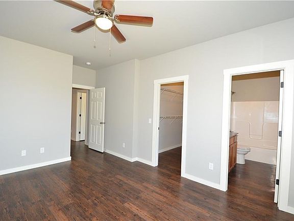 3rd image of 315 Copper Oaks Dr