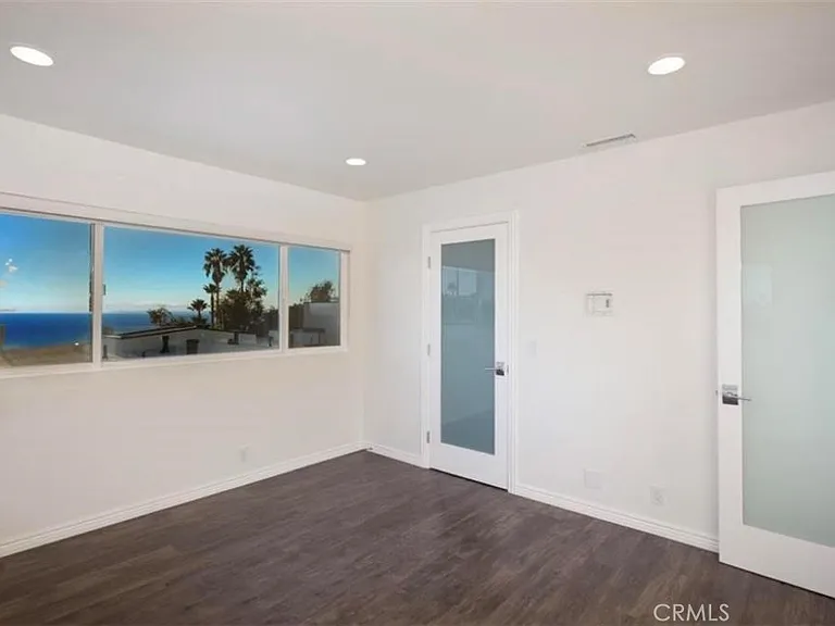 577 S Ramona Ave #E — Photo 25