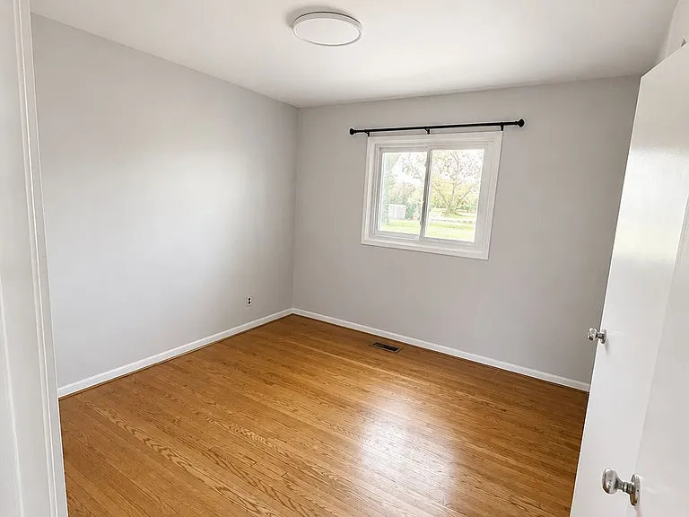 98 Wigmore Dr — Photo 10