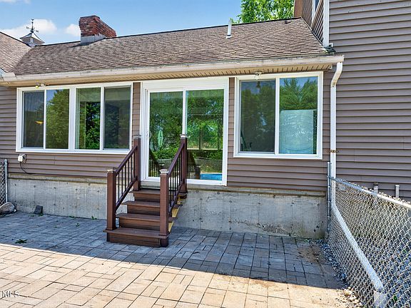 4th image of 88 Oak Valley Way