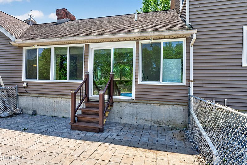 4th image of 88 Oak Valley Way