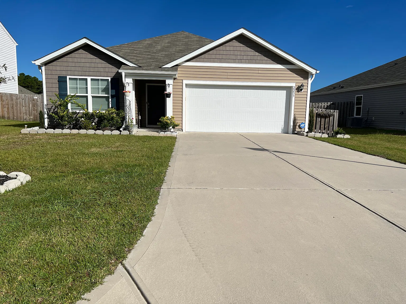 3 bed, 1642 sqft, $2,300 — Photo 1