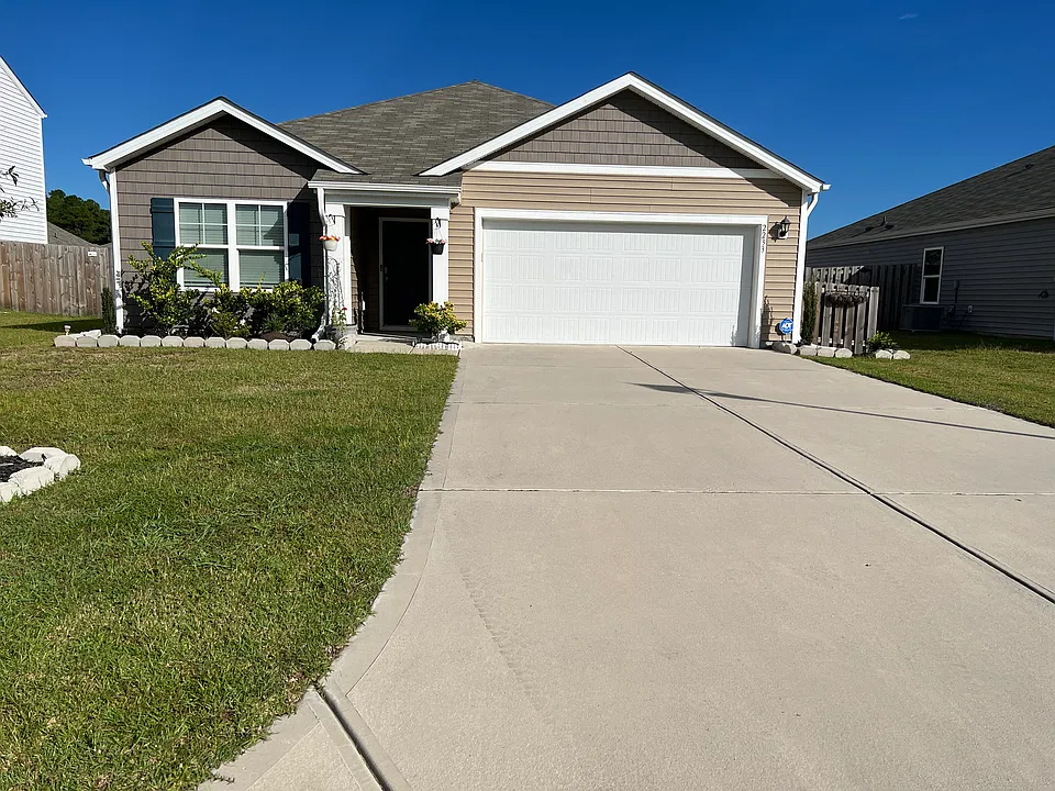 2233 Emerald Ave