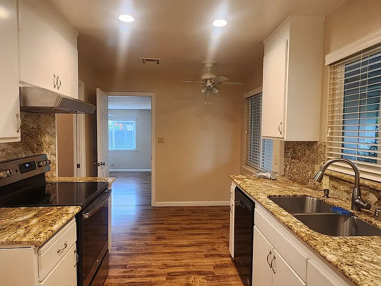 1117 Lancaster Way — Photo 9