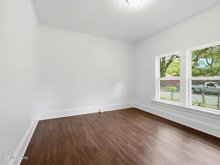 357 Crystal St — Photo 10