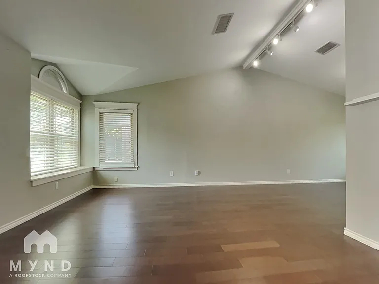 8709 Verona Trl — Photo 8