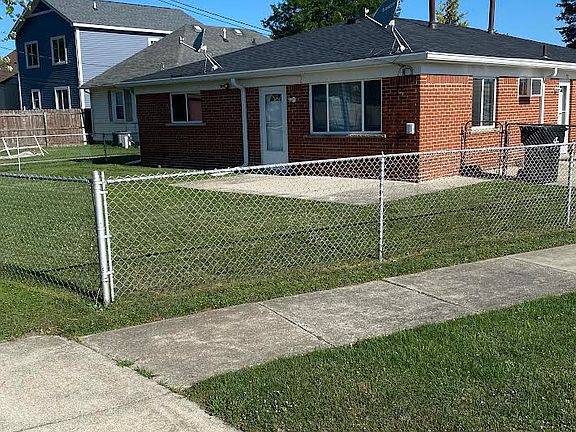 3rd image of 253 Highland St #2