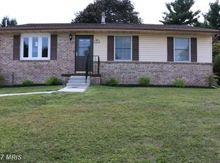 909 Wampler Ln, Westminster, MD 21158