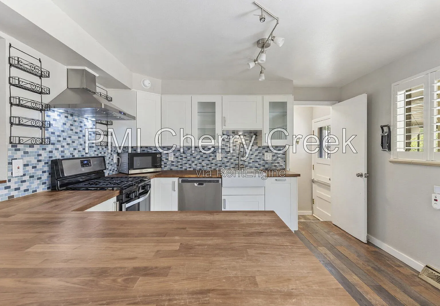 4 bed, 2.5 bath, 1878 sqft, $2,950 — Photo 3