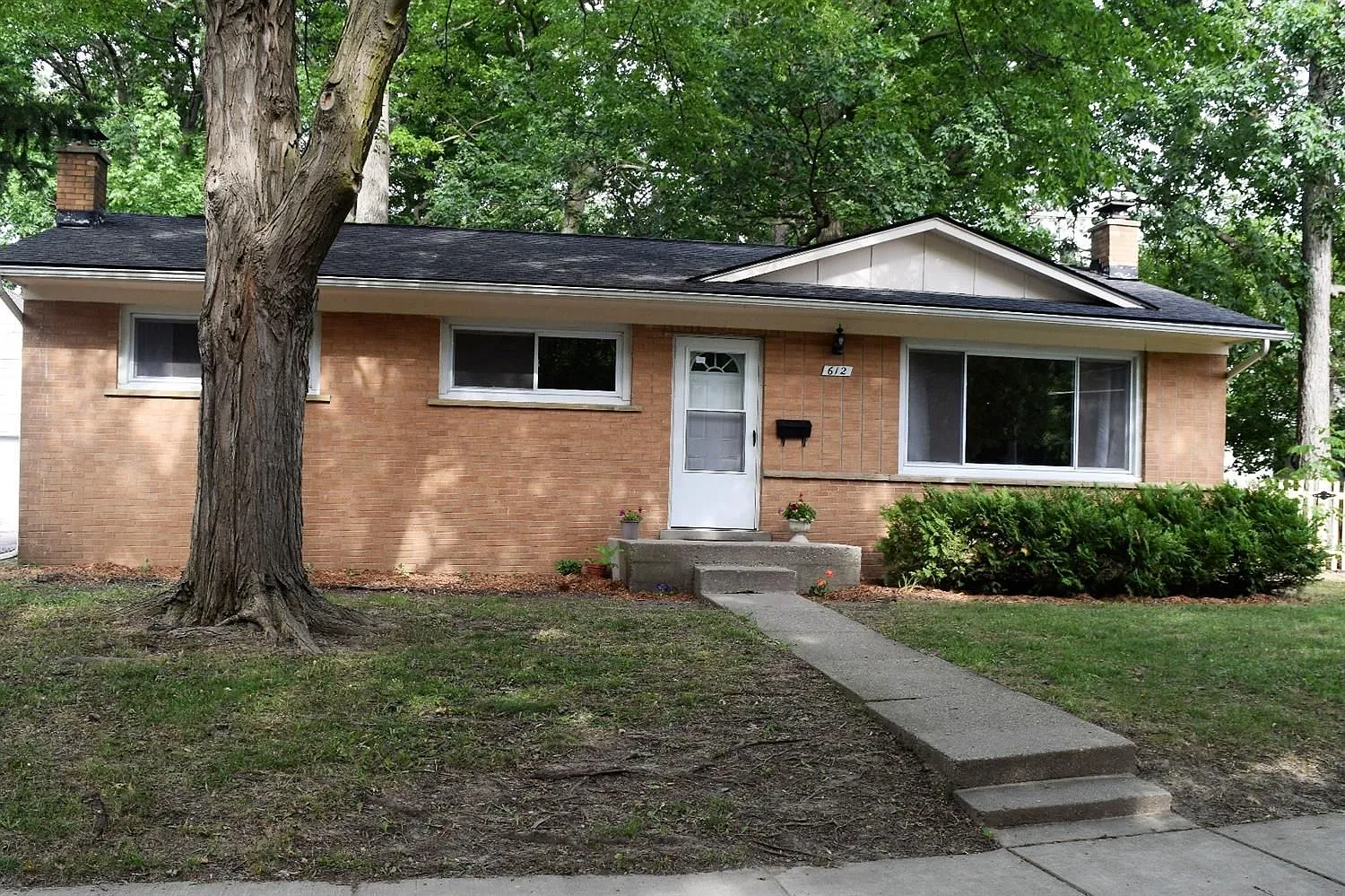 612 Louise Dr photo 1